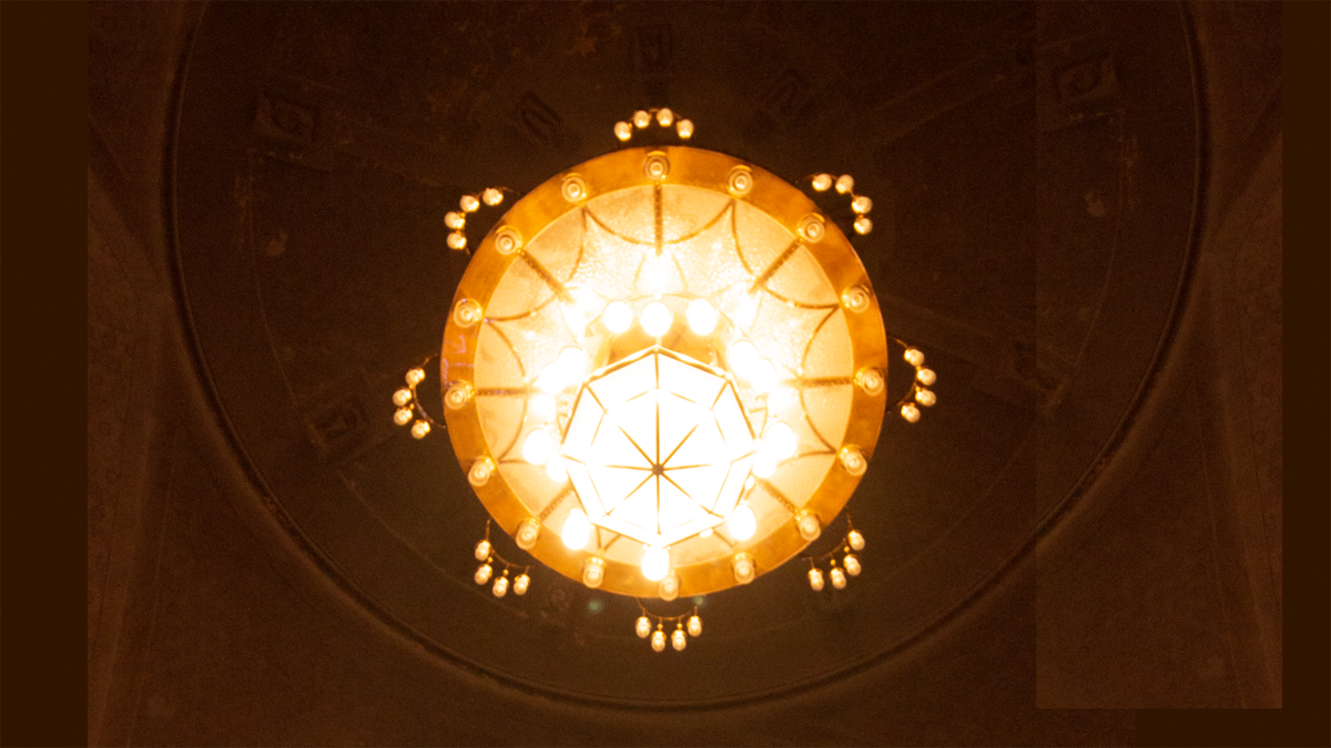 Bottom-Up shot of central chandelier of Philippuskirche.